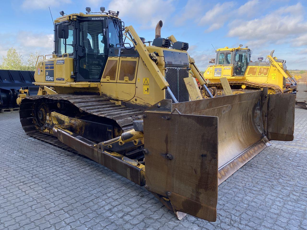 Komatsu D65PXI-18 - Μπουλντόζα: φωτογραφία 5 Komatsu D65PXI-18 - Μπουλντόζα: φωτογραφία 5