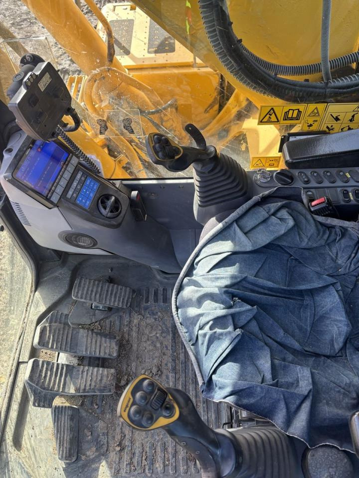 Komatsu PC240LC-11 - Ερπυστριοφόρος εκσκαφέας: φωτογραφία 3 Komatsu PC240LC-11 - Ερπυστριοφόρος εκσκαφέας: φωτογραφία 3