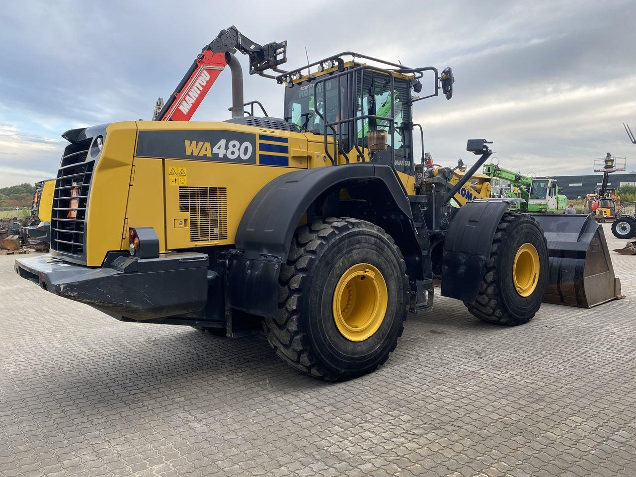 Komatsu WA480-8 - Ελαστιχοφόρος φορτωτής: φωτογραφία 4 Komatsu WA480-8 - Ελαστιχοφόρος φορτωτής: φωτογραφία 4