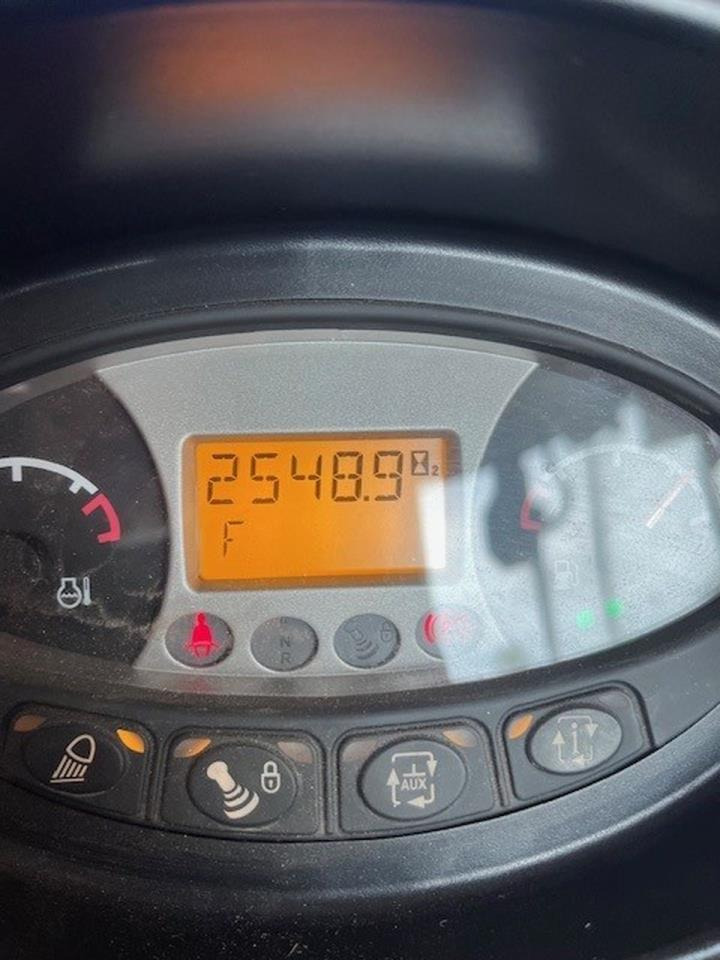 Massey Fergusson TH7038X - Τηλεσκοπικός φορτωτής: φωτογραφία 5 Massey Fergusson TH7038X - Τηλεσκοπικός φορτωτής: φωτογραφία 5