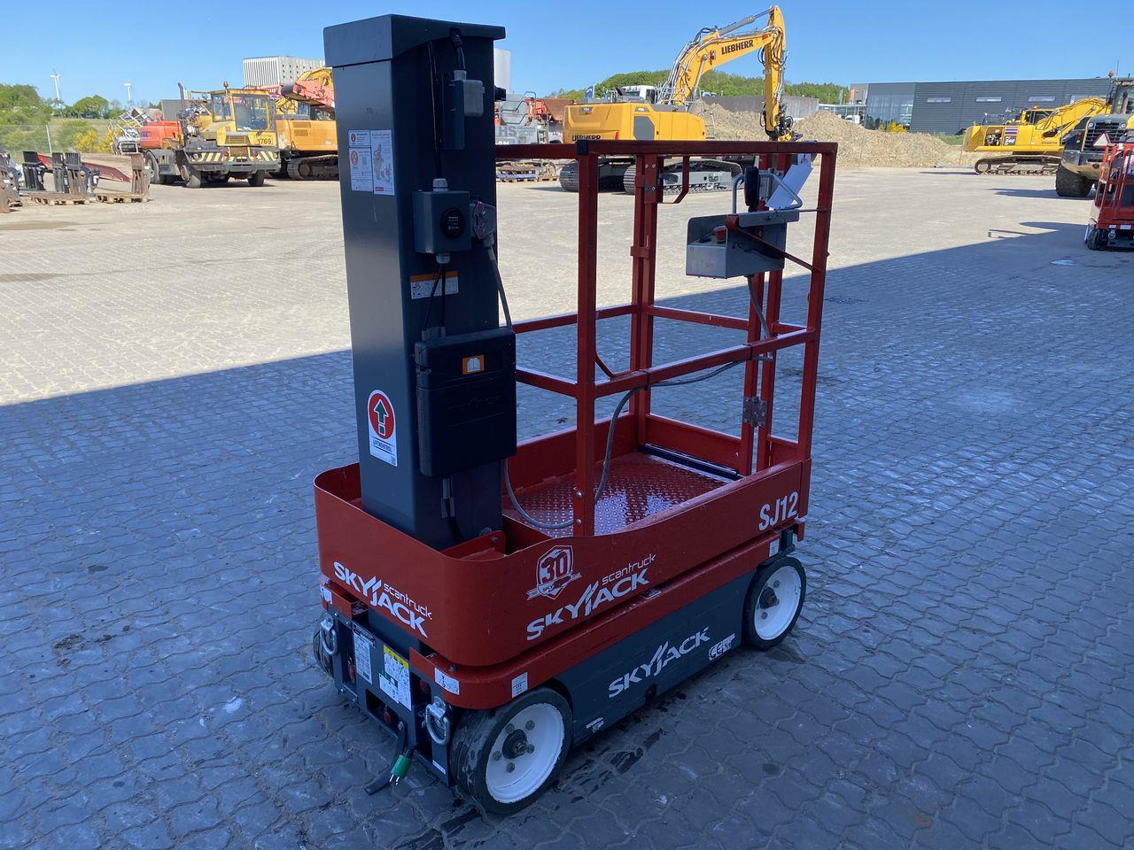 Skyjack SJ12 - Κάθετος ανελκυστήρας με κατάρτι: φωτογραφία 4 Skyjack SJ12 - Κάθετος ανελκυστήρας με κατάρτι: φωτογραφία 4