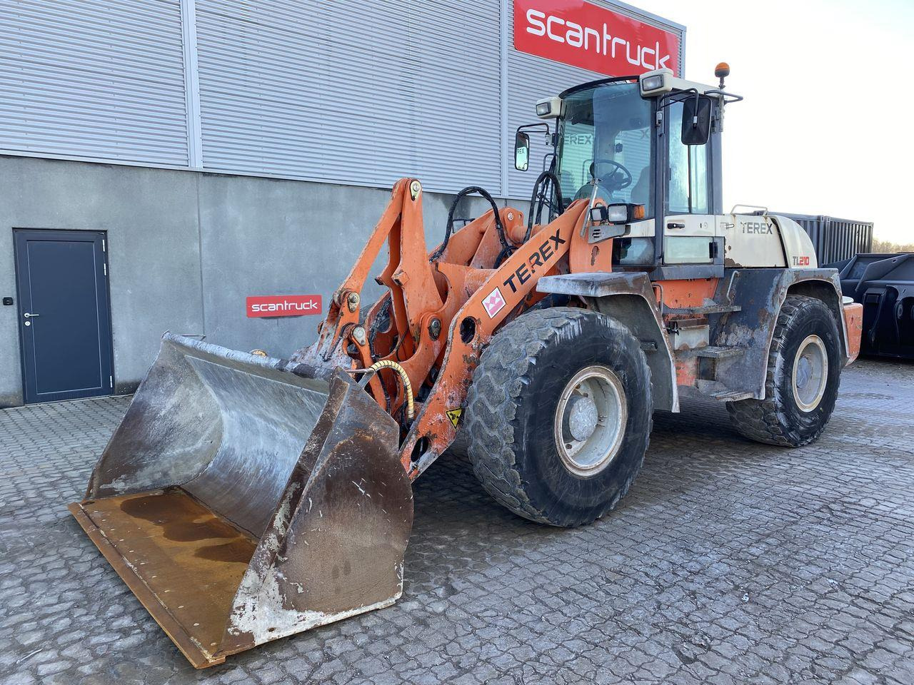 Ελαστιχοφόρος φορτωτής Terex TL210: φωτογραφία 1