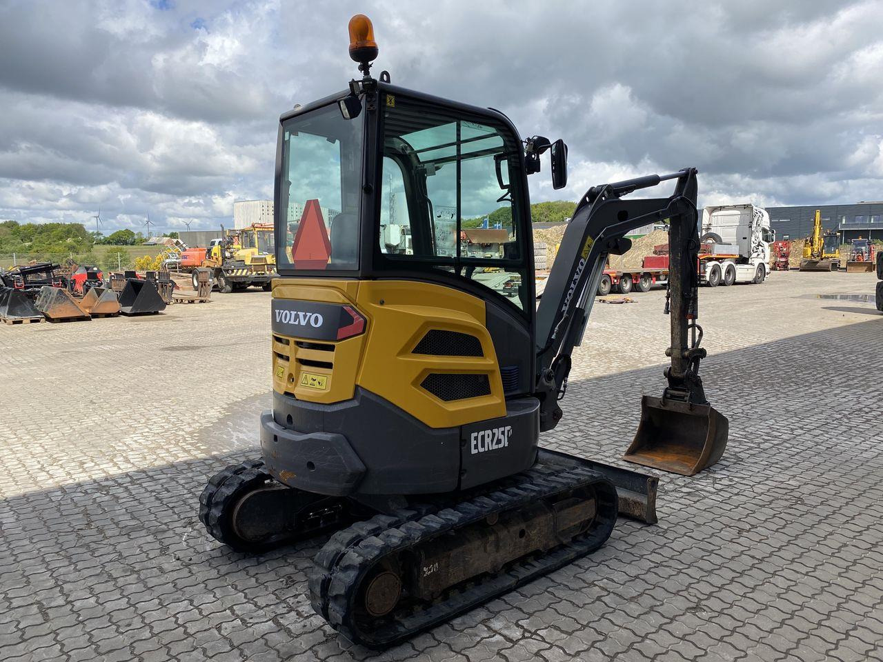 Volvo ECR25 - Μίνι εκσκαφέας: φωτογραφία 4 Volvo ECR25 - Μίνι εκσκαφέας: φωτογραφία 4