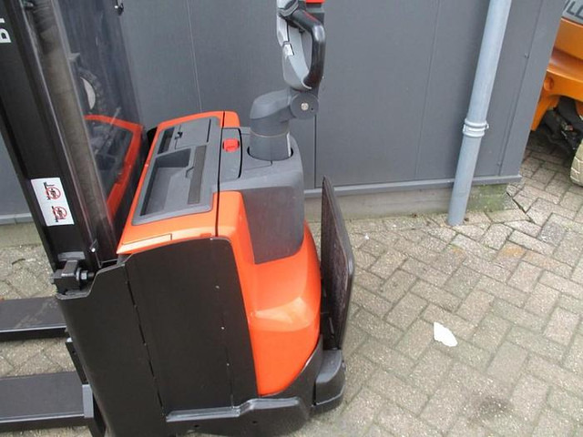 BT SWE 120 - Μηχάνημα στοίβαξης: φωτογραφία 3 BT SWE 120 - Μηχάνημα στοίβαξης: φωτογραφία 3