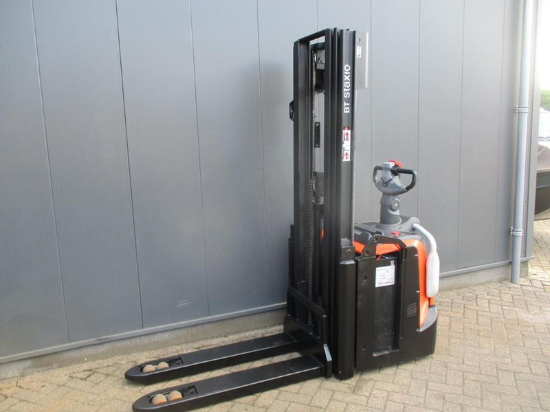 Toyota SPE 120L - Μηχάνημα στοίβαξης: φωτογραφία 2 Toyota SPE 120L - Μηχάνημα στοίβαξης: φωτογραφία 2