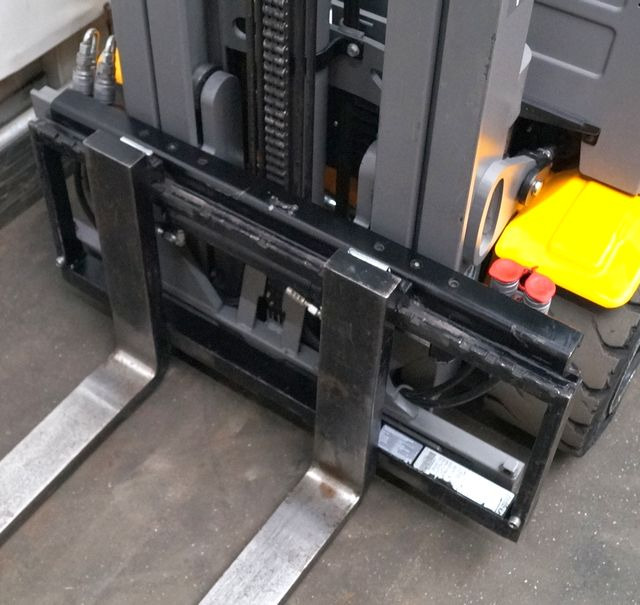 Jungheinrich EFG320 - Ηλεκτροκίνητο περονοφόρο: φωτογραφία 3 Jungheinrich EFG320 - Ηλεκτροκίνητο περονοφόρο: φωτογραφία 3