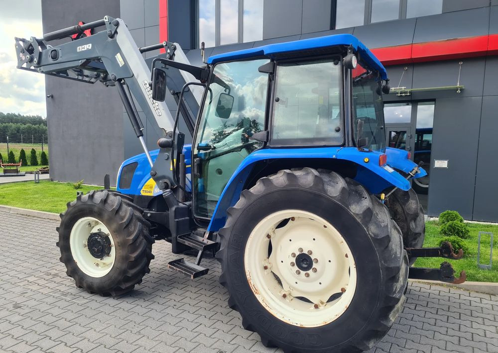 New Holland T5040 - Τρακτέρ: φωτογραφία 3 New Holland T5040 - Τρακτέρ: φωτογραφία 3