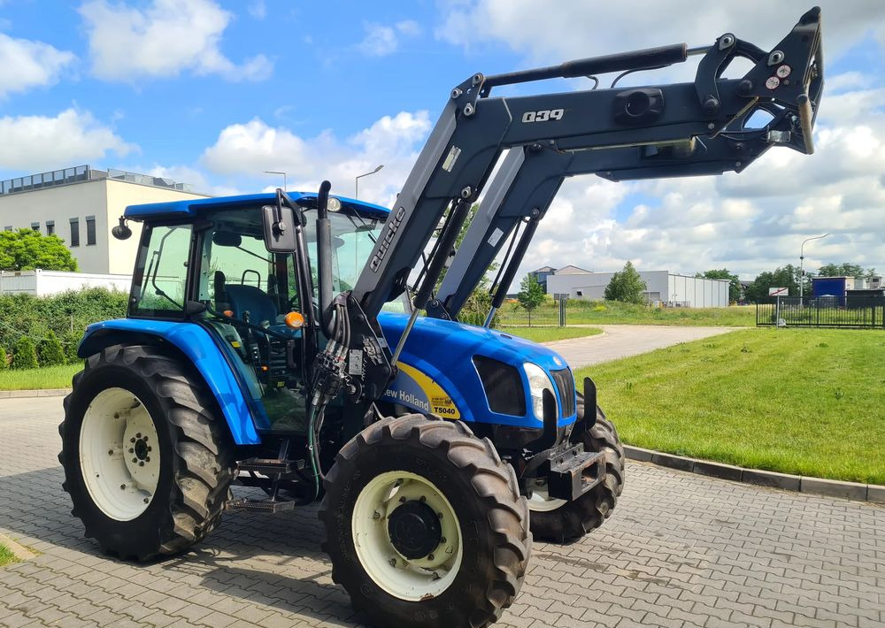 New Holland T5040 - Τρακτέρ: φωτογραφία 2 New Holland T5040 - Τρακτέρ: φωτογραφία 2