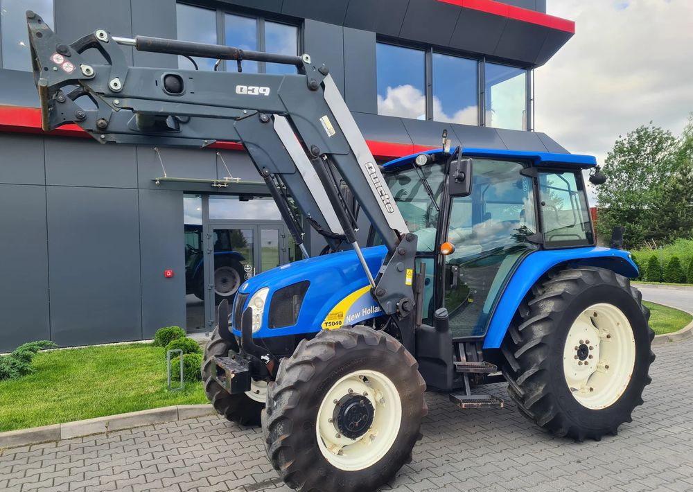New Holland T5040 - Τρακτέρ: φωτογραφία 1 New Holland T5040 - Τρακτέρ: φωτογραφία 1