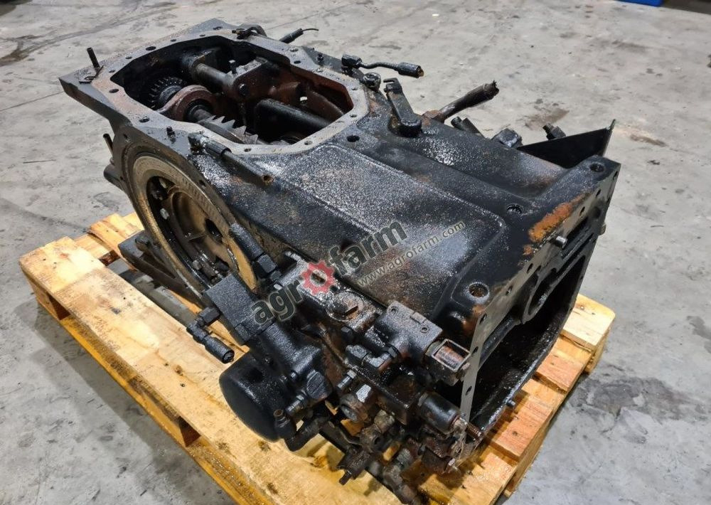 Tylny most Massey Ferguson 6130 851B1 - Κιβώτιο ταχυτήτων: φωτογραφία 1 Tylny most Massey Ferguson 6130 851B1 - Κιβώτιο ταχυτήτων: φωτογραφία 1