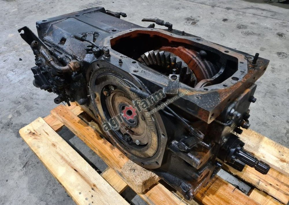 Tylny most Massey Ferguson 6130 851B1 - Κιβώτιο ταχυτήτων: φωτογραφία 2 Tylny most Massey Ferguson 6130 851B1 - Κιβώτιο ταχυτήτων: φωτογραφία 2