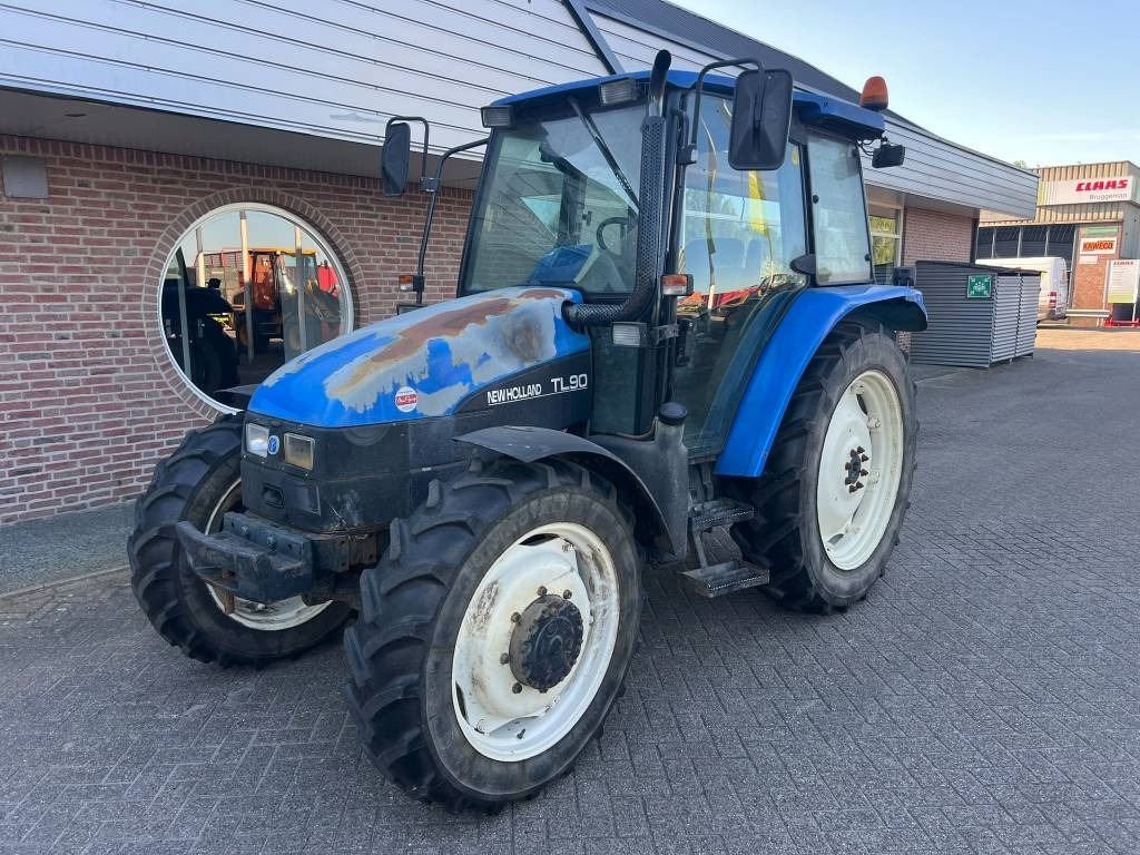New Holland TL 90 - Τρακτέρ: φωτογραφία 1 New Holland TL 90 - Τρακτέρ: φωτογραφία 1