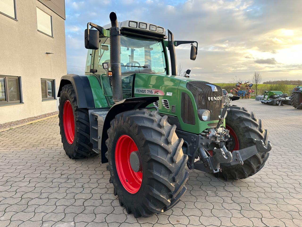 Fendt 716 Vario TMS - Τρακτέρ: φωτογραφία 4 Fendt 716 Vario TMS - Τρακτέρ: φωτογραφία 4