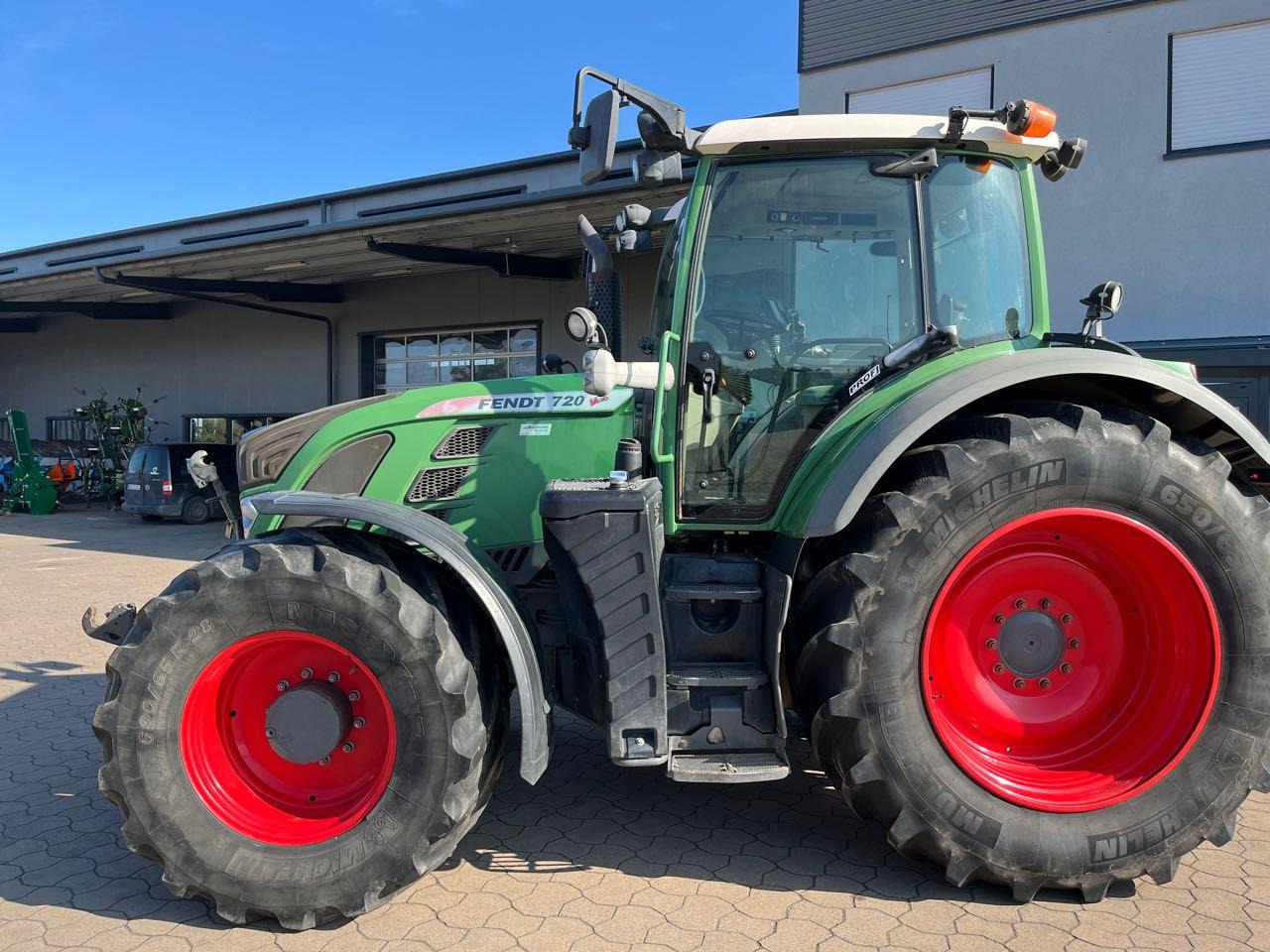 Fendt 720 Vario SCR - Τρακτέρ: φωτογραφία 1 Fendt 720 Vario SCR - Τρακτέρ: φωτογραφία 1