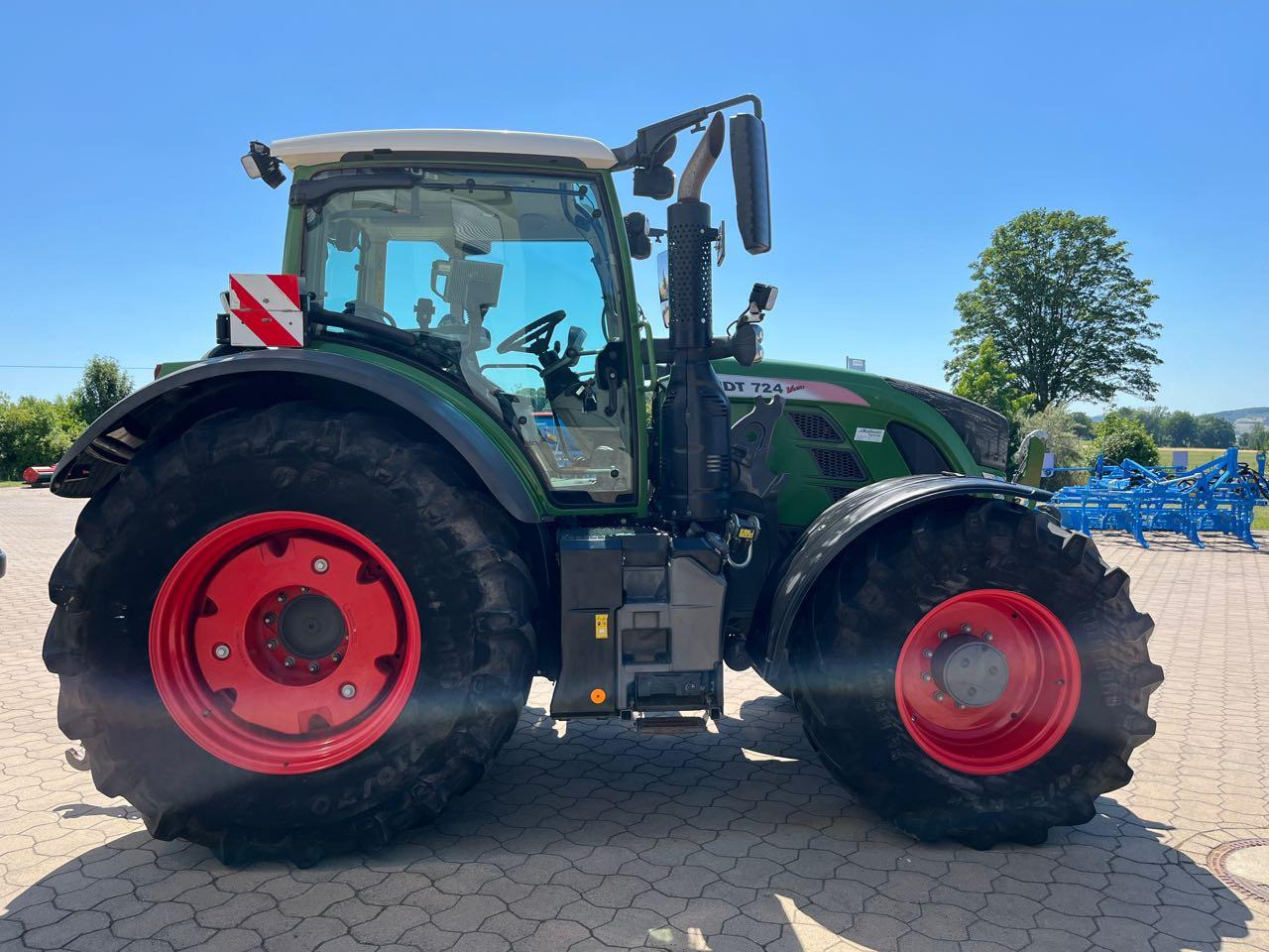 Fendt 724 Vario S4 - Τρακτέρ: φωτογραφία 2 Fendt 724 Vario S4 - Τρακτέρ: φωτογραφία 2