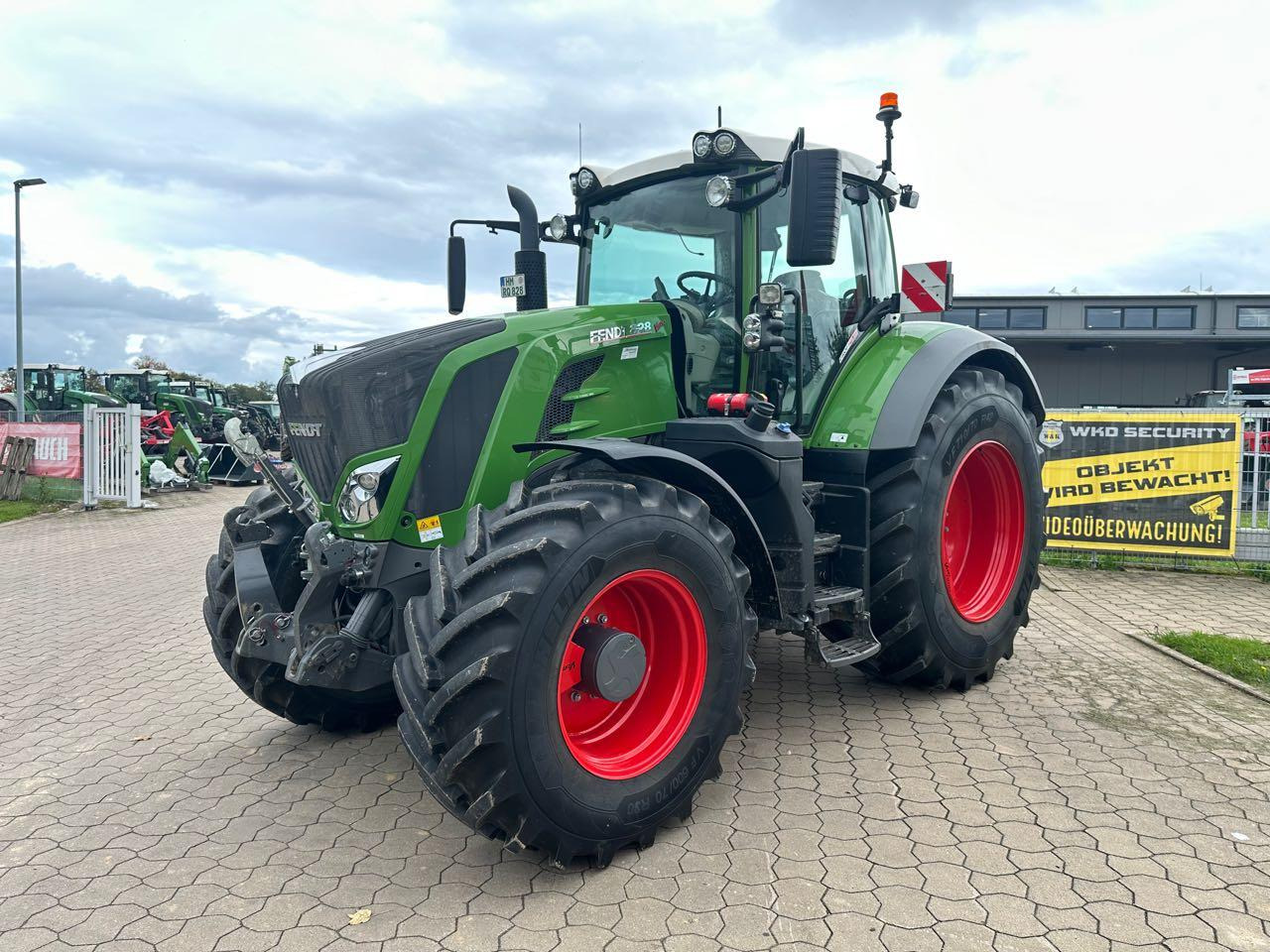Fendt 828 S4 ProfiPlus - Τρακτέρ: φωτογραφία 1 Fendt 828 S4 ProfiPlus - Τρακτέρ: φωτογραφία 1