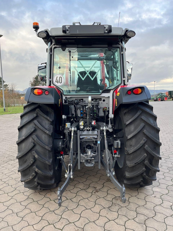 Massey Ferguson 5M.115 Dyna-4 Essential - Τρακτέρ: φωτογραφία 4 Massey Ferguson 5M.115 Dyna-4 Essential - Τρακτέρ: φωτογραφία 4