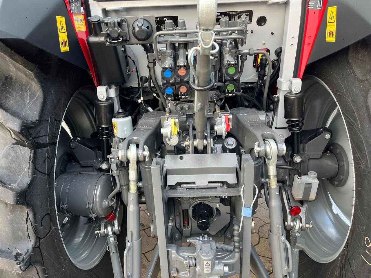 Massey Ferguson 5M.115 Dyna-4 Essential - Τρακτέρ: φωτογραφία 5 Massey Ferguson 5M.115 Dyna-4 Essential - Τρακτέρ: φωτογραφία 5