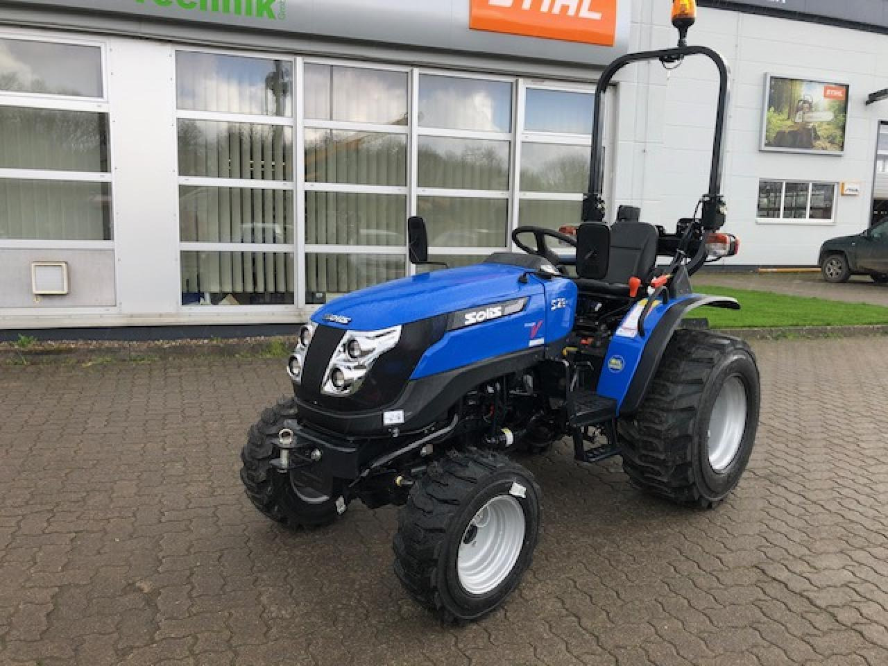 Solis 26+ Seitenschalter - Τρακτέρ: φωτογραφία 1 Solis 26+ Seitenschalter - Τρακτέρ: φωτογραφία 1