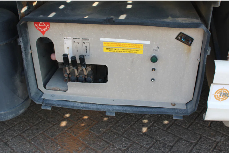 DAF CF 75.310 + HYDROLIC PLATFORM + EURO 5 + REMOTE + MANUAL - Φορτηγό αυτοκινητάμαξα: φωτογραφία 5 DAF CF 75.310 + HYDROLIC PLATFORM + EURO 5 + REMOTE + MANUAL - Φορτηγό αυτοκινητάμαξα: φωτογραφία 5