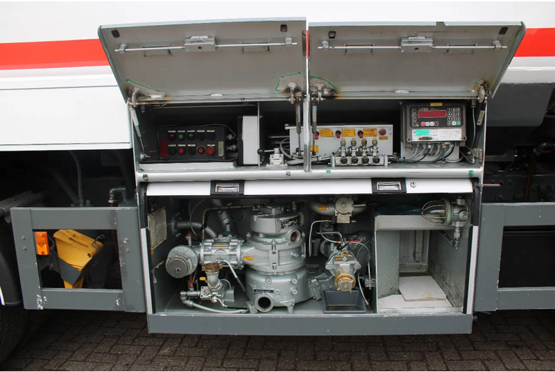 DAF CF 85.430 + PUMP/METERS + 4 COMPART / 15.000 LITER + COMPLETE SYSTEM WORKING - Φορτηγό βυτιοφόρο: φωτογραφία 5 DAF CF 85.430 + PUMP/METERS + 4 COMPART / 15.000 LITER + COMPLETE SYSTEM WORKING - Φορτηγό βυτιοφόρο: φωτογραφία 5