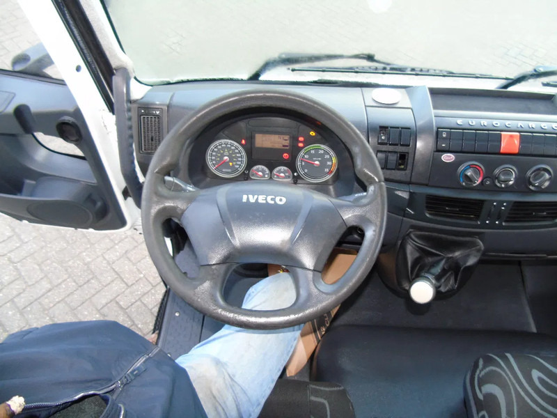 Iveco Eurocargo 80E18 + 3 SEATS - Φορτηγό κόφα: φωτογραφία 4 Iveco Eurocargo 80E18 + 3 SEATS - Φορτηγό κόφα: φωτογραφία 4