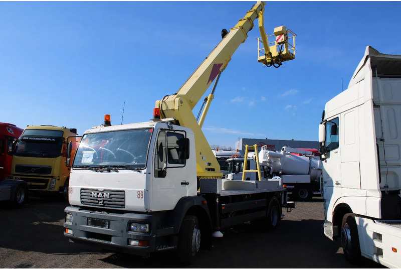 MAN TGL 17.240 + 3PERSON + MANUAL - Φορτηγό: φωτογραφία 2 MAN TGL 17.240 + 3PERSON + MANUAL - Φορτηγό: φωτογραφία 2