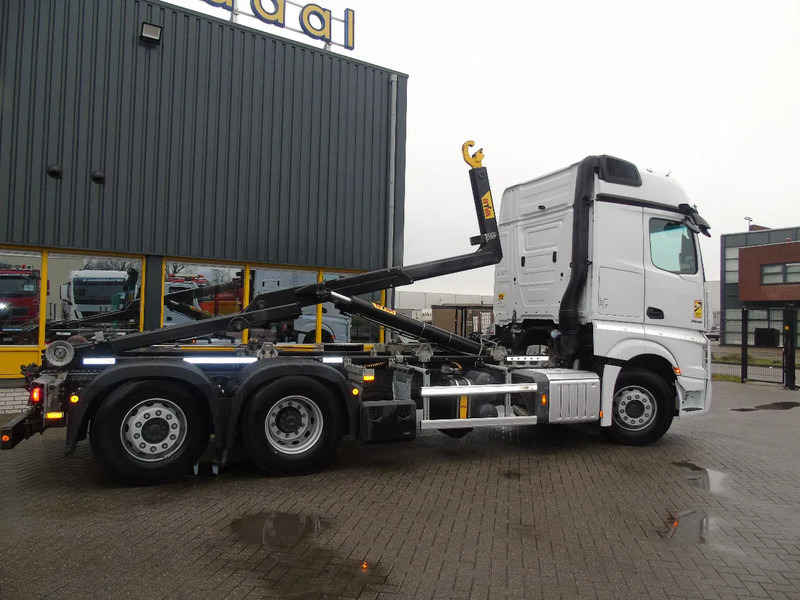 Mercedes-Benz Actros 2548 + 6x2 + RETARDER + 132.000km + 20TON HOOK HYVA - Φορτηγό φόρτωσης γάντζου: φωτογραφία 4 Mercedes-Benz Actros 2548 + 6x2 + RETARDER + 132.000km + 20TON HOOK HYVA - Φορτηγό φόρτωσης γάντζου: φωτογραφία 4