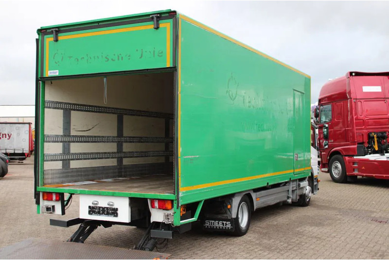 Mercedes-Benz Atego 1018 + LIFT - Φορτηγό κόφα: φωτογραφία 4 Mercedes-Benz Atego 1018 + LIFT - Φορτηγό κόφα: φωτογραφία 4