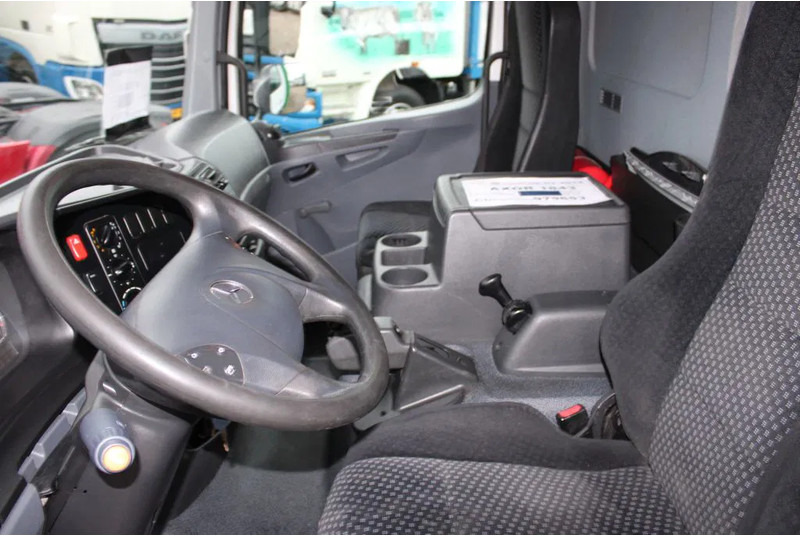 Mercedes-Benz Atego 1018 + LIFT - Φορτηγό κόφα: φωτογραφία 3 Mercedes-Benz Atego 1018 + LIFT - Φορτηγό κόφα: φωτογραφία 3