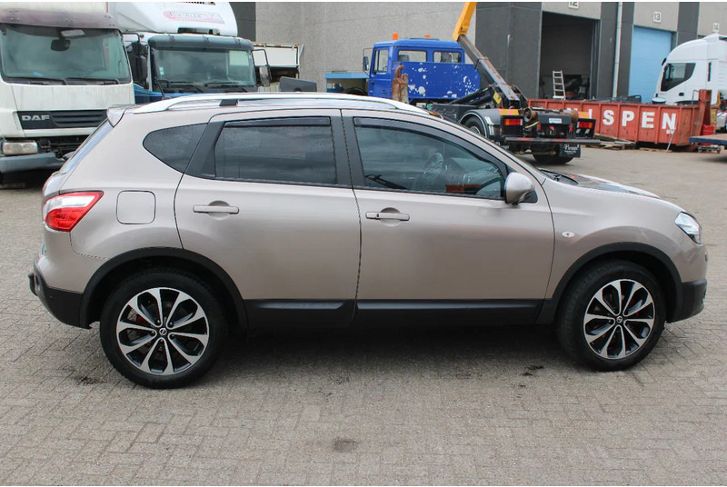 SUV Nissan QASHQAI 2.0 AUTOMATIC / CAMERA: φωτογραφία 9