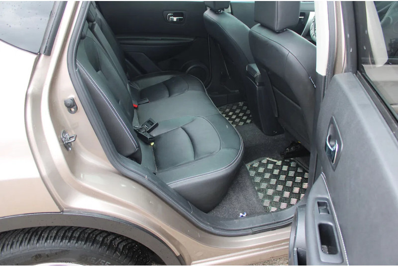 SUV Nissan QASHQAI 2.0 AUTOMATIC / CAMERA: φωτογραφία 17