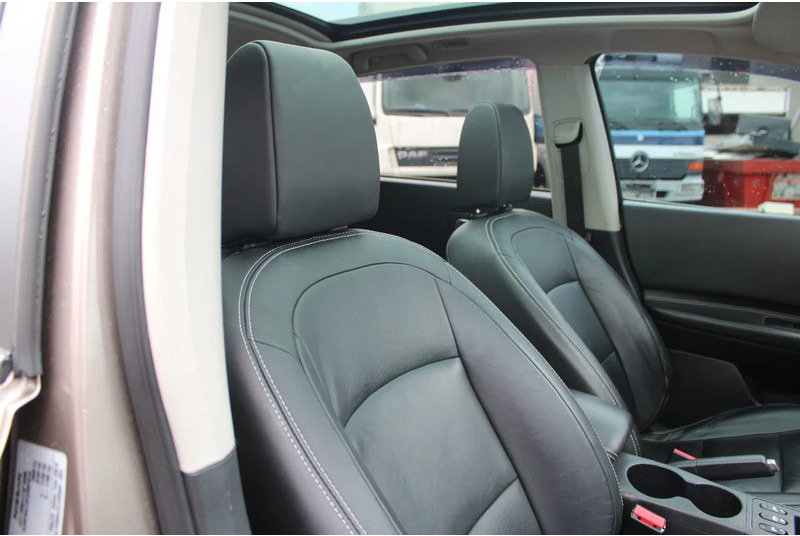 SUV Nissan QASHQAI 2.0 AUTOMATIC / CAMERA: φωτογραφία 13