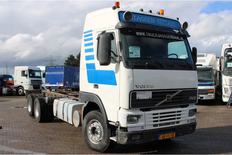 Volvo FH 12.420 + Euro 2 + 6x2 + Manual - Φορτηγό σασί: φωτογραφία 3 Volvo FH 12.420 + Euro 2 + 6x2 + Manual - Φορτηγό σασί: φωτογραφία 3