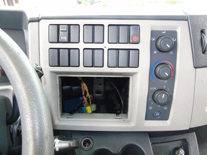 Φορτηγό κόφα Volvo FL 260 + 18T + LIFT: φωτογραφία 9
