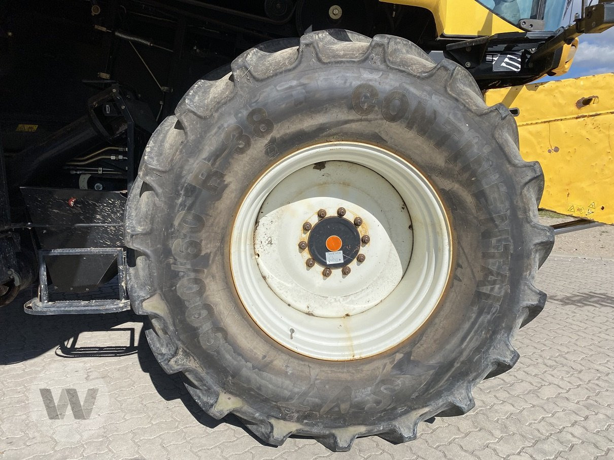 New Holland CR 9090 - Θεριζοαλωνιστική μηχανή: φωτογραφία 3 New Holland CR 9090 - Θεριζοαλωνιστική μηχανή: φωτογραφία 3