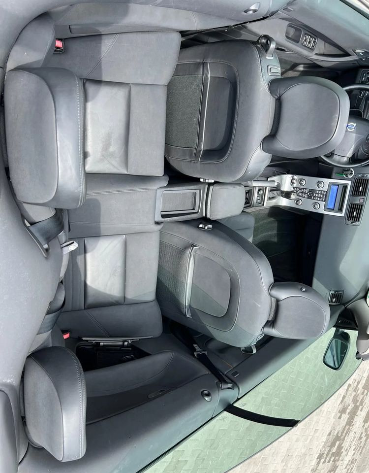 Volvo C70 2.4 Momentum - Αυτοκίνητο: φωτογραφία 4 Volvo C70 2.4 Momentum - Αυτοκίνητο: φωτογραφία 4