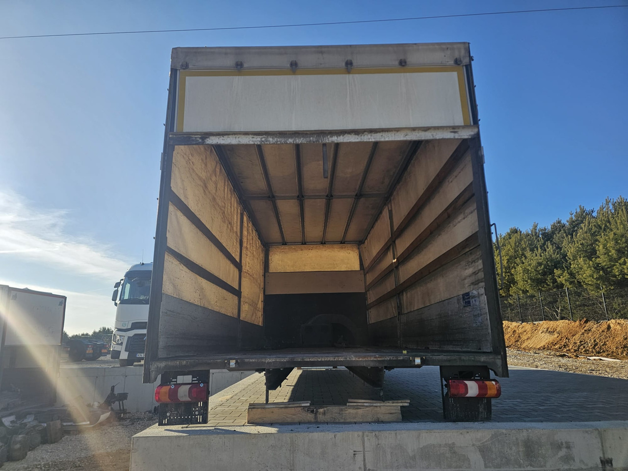 Αμάξωμα με συρρόμενο μουσαμά MERCEDES ATEGO / SPIER complete body + PALGINGER 1500kg ALU TAIL LIFT: φωτογραφία 7