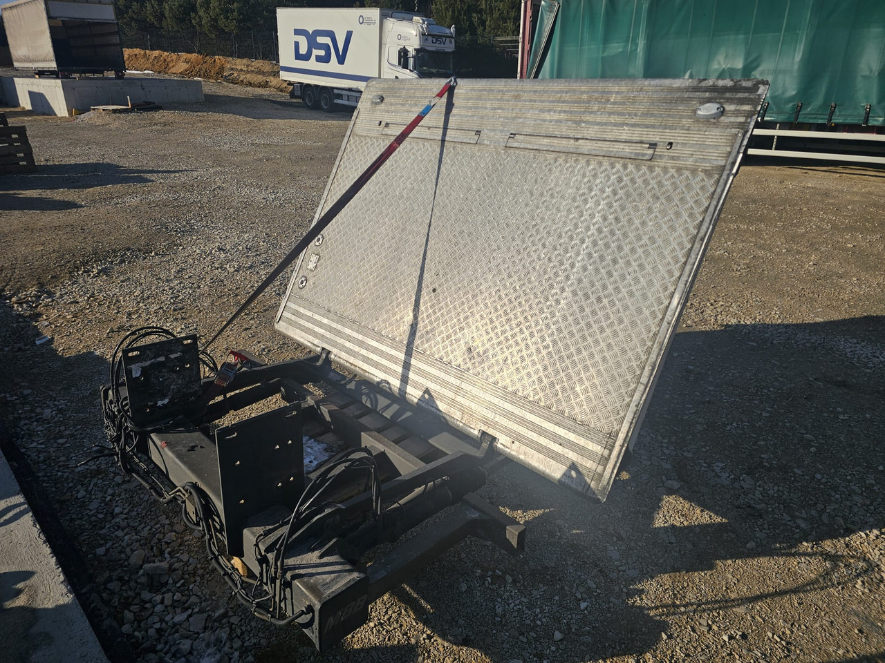 Αμάξωμα με συρρόμενο μουσαμά MERCEDES ATEGO / SPIER complete body + PALGINGER 1500kg ALU TAIL LIFT: φωτογραφία 10