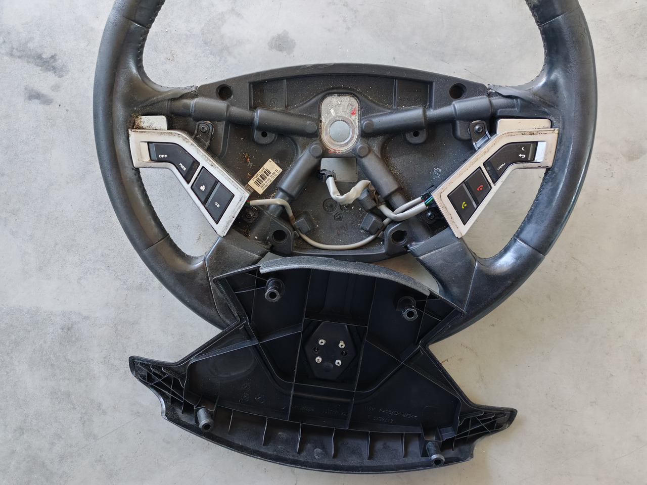 RENAULT RANGE T / STEERING WHEEL / 7484519945 - Τιμόνι: φωτογραφία 2 RENAULT RANGE T / STEERING WHEEL / 7484519945 - Τιμόνι: φωτογραφία 2