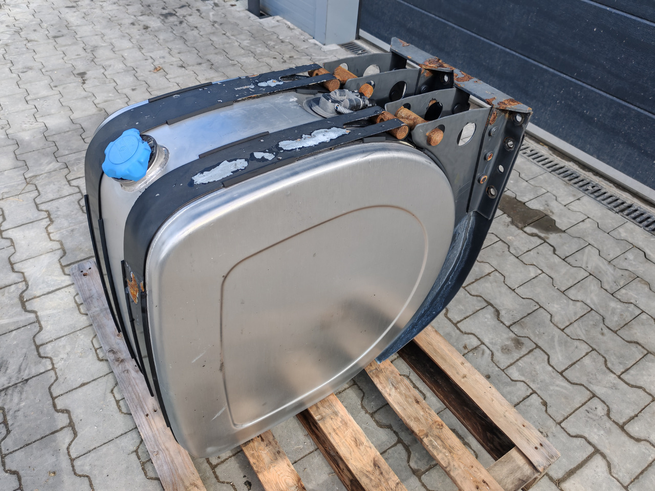 VOLVO RENAULT / COMPLETE ADBLUE TANK / 21065425 - Μονάδα ρεζερβουάρ AdBlue: φωτογραφία 4 VOLVO RENAULT / COMPLETE ADBLUE TANK / 21065425 - Μονάδα ρεζερβουάρ AdBlue: φωτογραφία 4