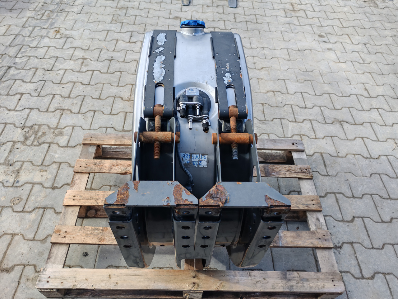 VOLVO RENAULT / COMPLETE ADBLUE TANK / 21065425 - Μονάδα ρεζερβουάρ AdBlue: φωτογραφία 5 VOLVO RENAULT / COMPLETE ADBLUE TANK / 21065425 - Μονάδα ρεζερβουάρ AdBlue: φωτογραφία 5