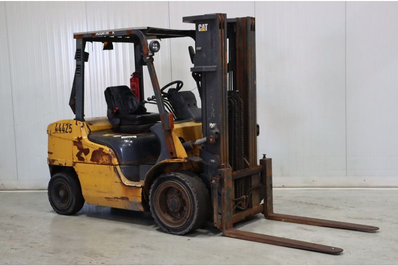 Πετρελαιοκίνητο περονοφόρο Caterpillar DP30NT: φωτογραφία 1