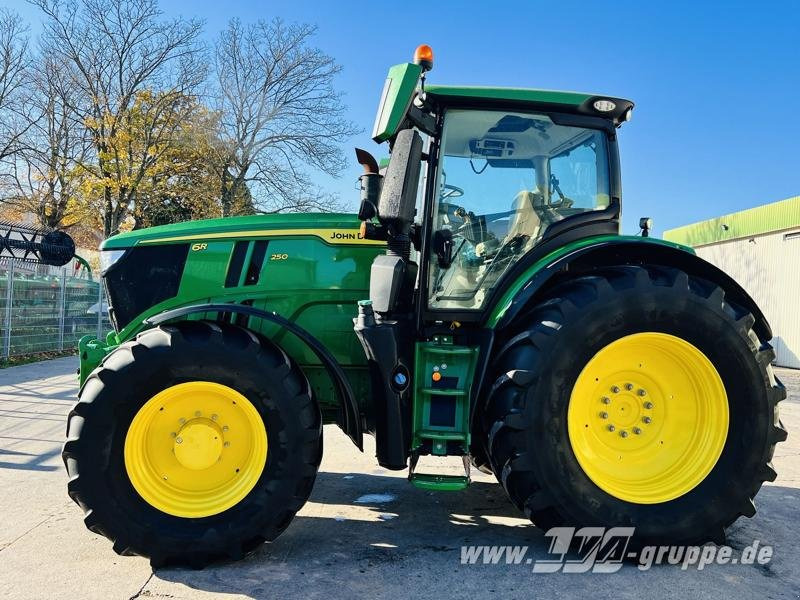 John Deere 6R 250 - Τρακτέρ: φωτογραφία 4 John Deere 6R 250 - Τρακτέρ: φωτογραφία 4