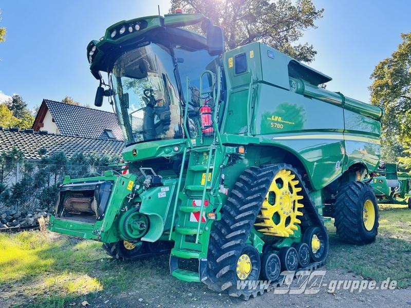 John Deere S780 - Θεριζοαλωνιστική μηχανή: φωτογραφία 1 John Deere S780 - Θεριζοαλωνιστική μηχανή: φωτογραφία 1