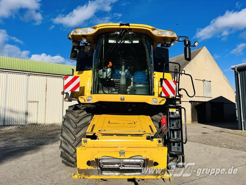 New Holland CR8080 - Θεριζοαλωνιστική μηχανή: φωτογραφία 2 New Holland CR8080 - Θεριζοαλωνιστική μηχανή: φωτογραφία 2