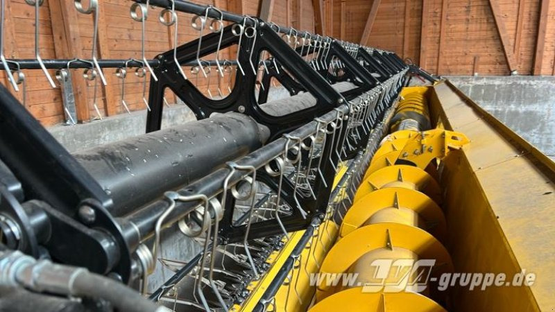 Θεριζοαλωνιστική μηχανή New Holland CR9.90: φωτογραφία 11