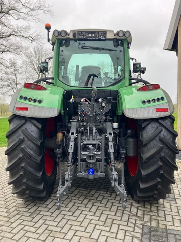 FENDT 724 profi plus - Τρακτέρ: φωτογραφία 3 FENDT 724 profi plus - Τρακτέρ: φωτογραφία 3