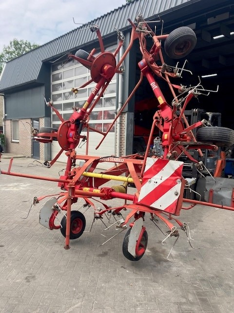 LELY 675 tedder - Χορτοσυλλέκτης: φωτογραφία 2 LELY 675 tedder - Χορτοσυλλέκτης: φωτογραφία 2