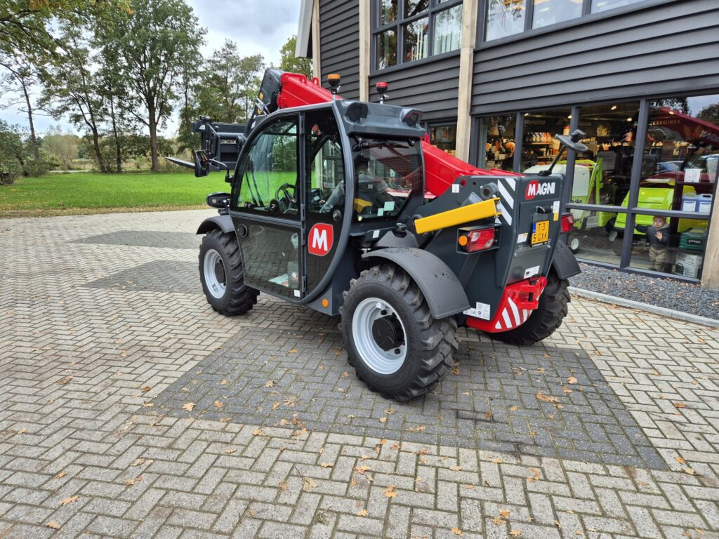 MAGNI TH 3.6 - Τηλεσκοπικός φορτωτής: φωτογραφία 3 MAGNI TH 3.6 - Τηλεσκοπικός φορτωτής: φωτογραφία 3